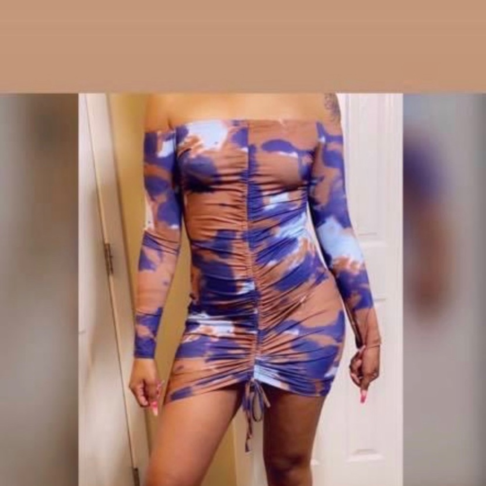 Brown and blue long sleeve scrunched up dress